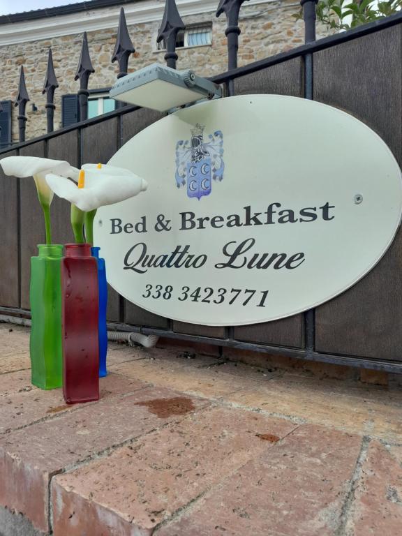 un cartello per un limbo bed and breakfast durato di B&B Quattro Lune a Prignano Cilento