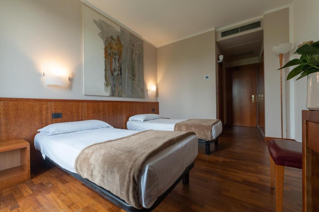 Postel nebo postele na pokoji v ubytování HOTEL QUERINI Business Hotel Sandrigo