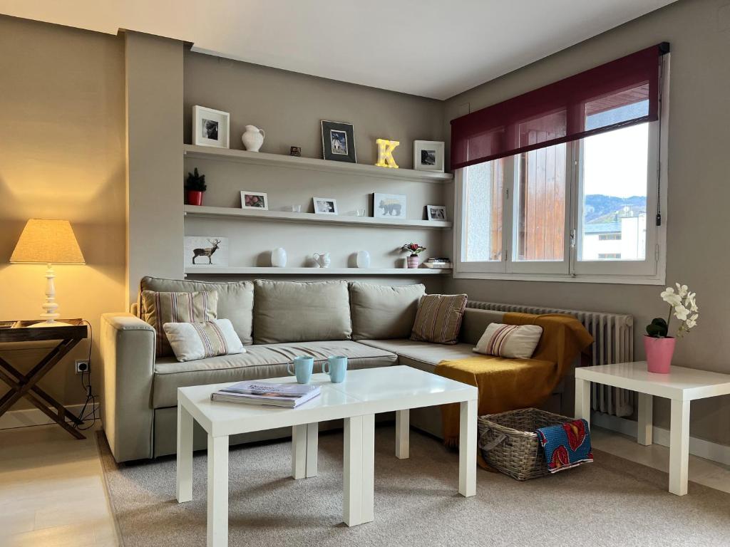 A seating area at Betato ✪ Terraza, WiFi & trastero · Pirineos360
