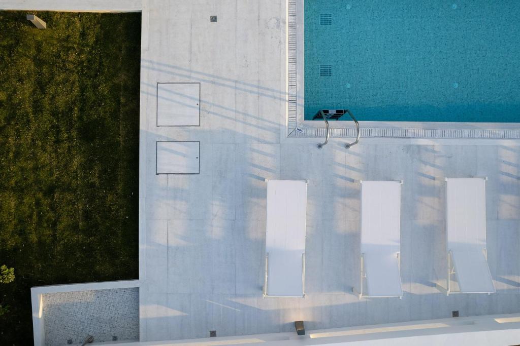 Balcone o terrazza di Mikro Livadi Special Lodges - Has an Eco Salt water pool - 150m from the beach
