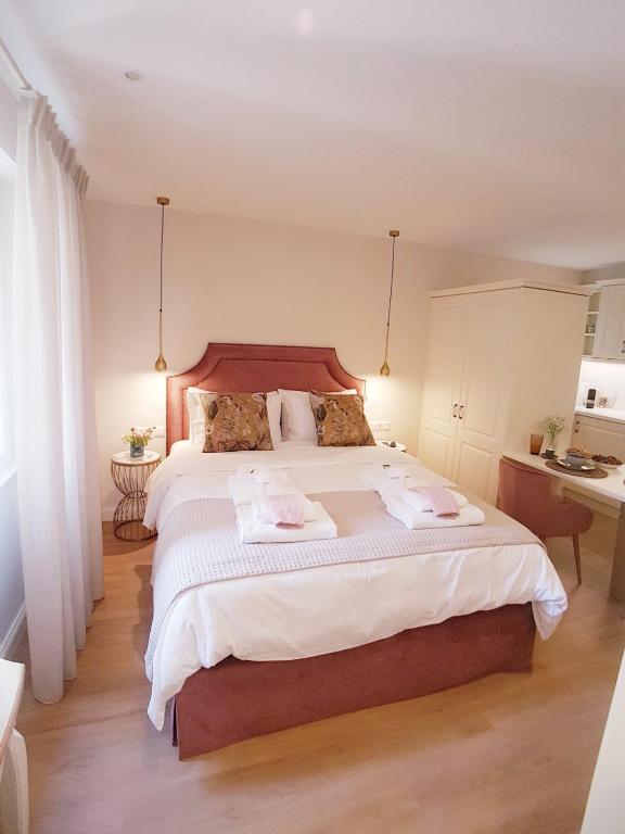 Łóżko lub łóżka w pokoju w obiekcie Sole e Luna Studio · Corfu Old Town