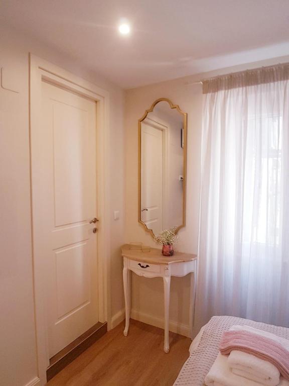 Łóżko lub łóżka w pokoju w obiekcie Sole e Luna Studio · Corfu Old Town