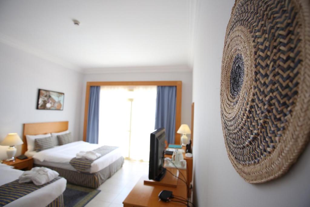 Postel nebo postele na pokoji v ubytování Atana Khasab Hotel