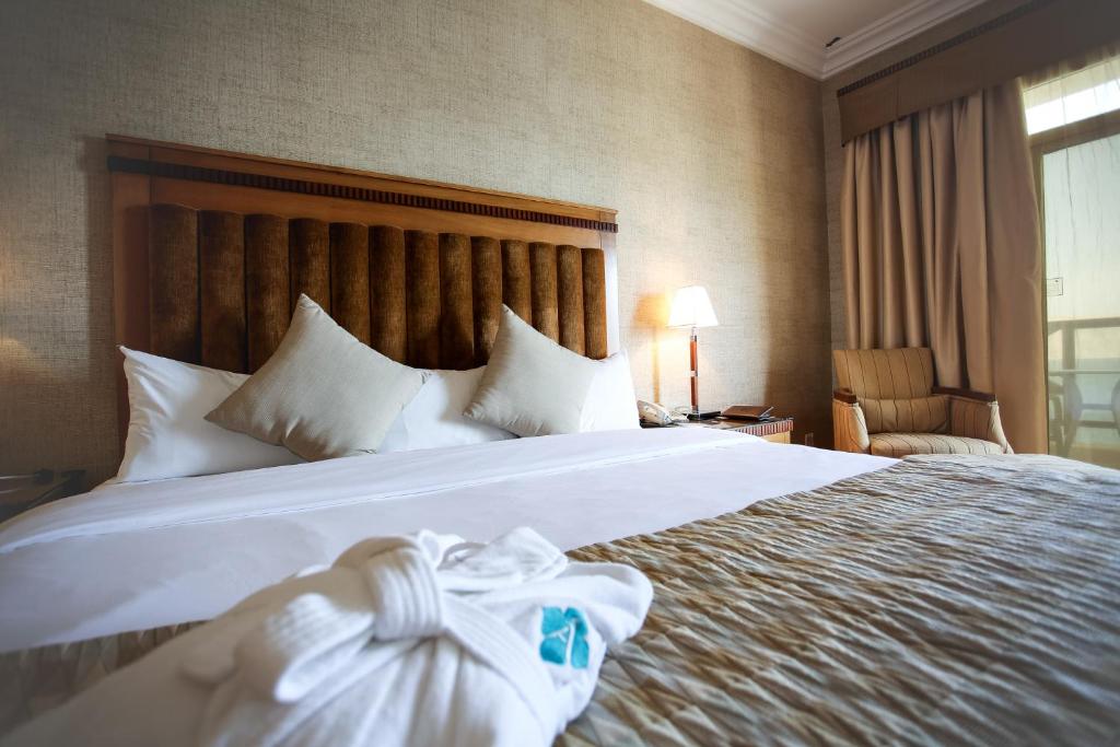 Postel nebo postele na pokoji v ubytování Atana Khasab Hotel