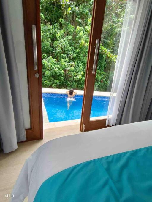 Bazén v ubytování Coco Heaven Senggigi - 2 BR Private Villa with Private Pool nebo v jeho okolí