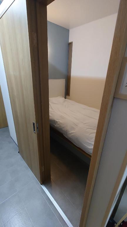 Postel nebo postele na pokoji v ubytování 宿 inn TEK-TEK