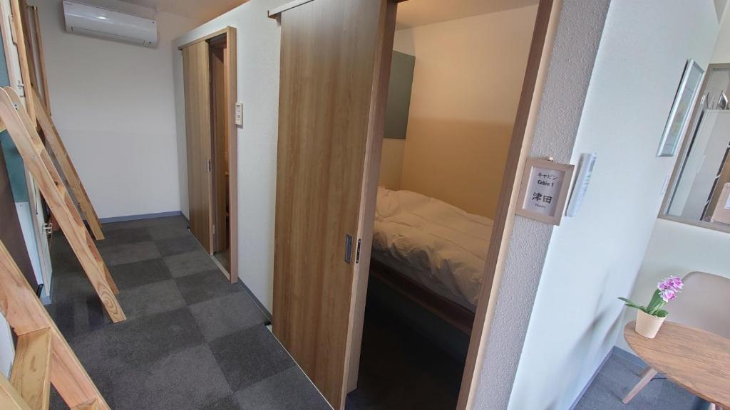 Postel nebo postele na pokoji v ubytování 宿 inn TEK-TEK