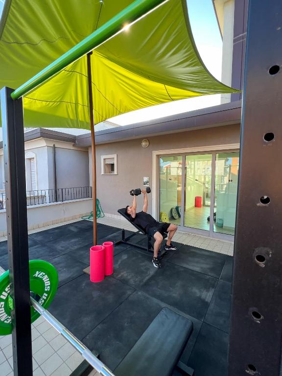 Fitness centrum a/nebo fitness zařízení v ubytování Sovrana Hotel & SPA