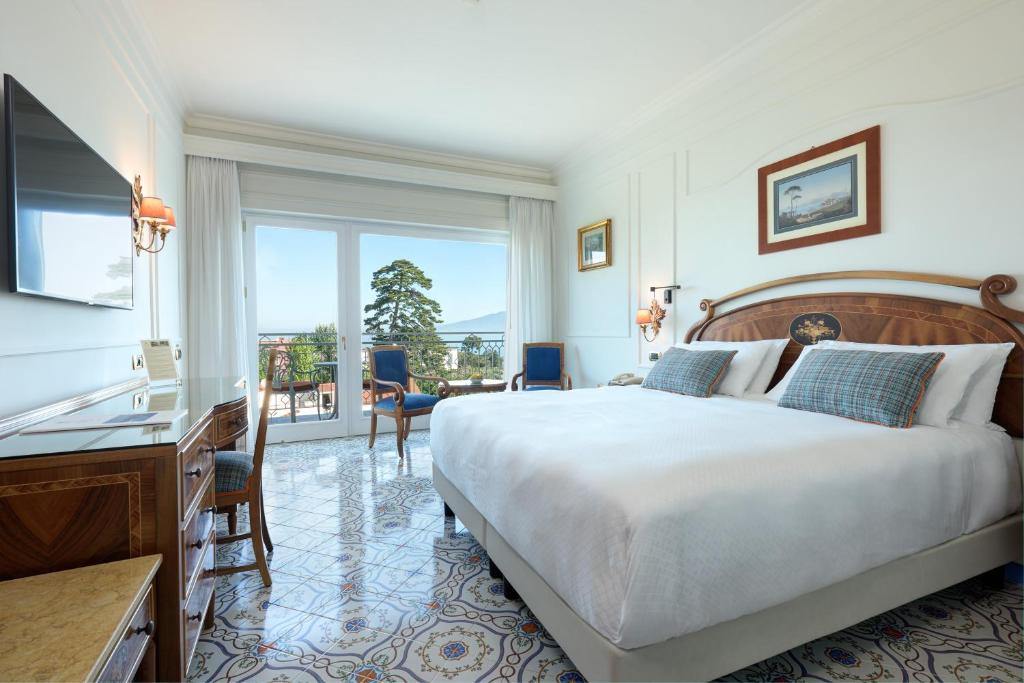 Postel nebo postele na pokoji v ubytování Grand Hotel de la Ville