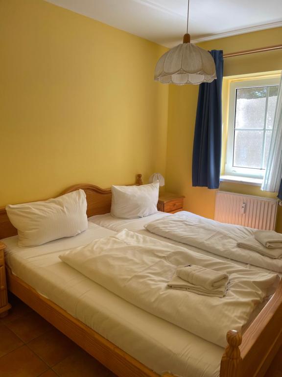Postel nebo postele na pokoji v ubytování Störtebekers Piratennest