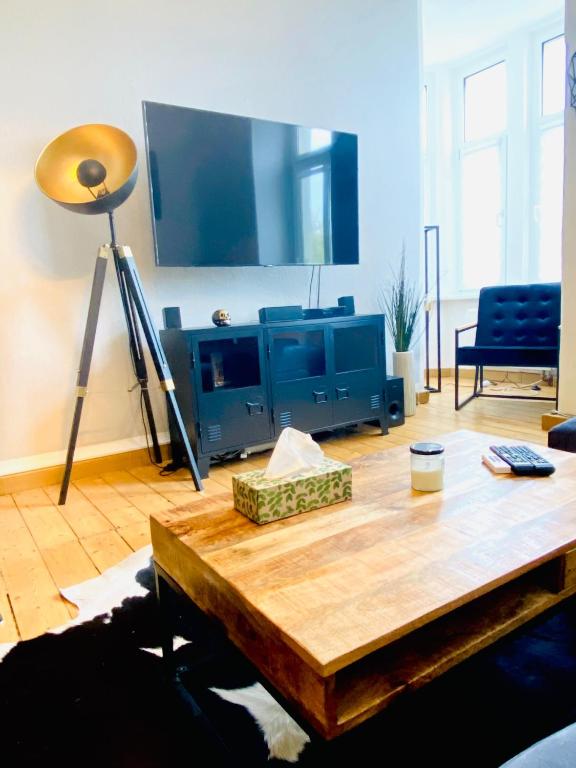 Modernes Apartment - Kingsize-Bett, Smart-TV mit Balkon im Altbaustil & zentrumsnah