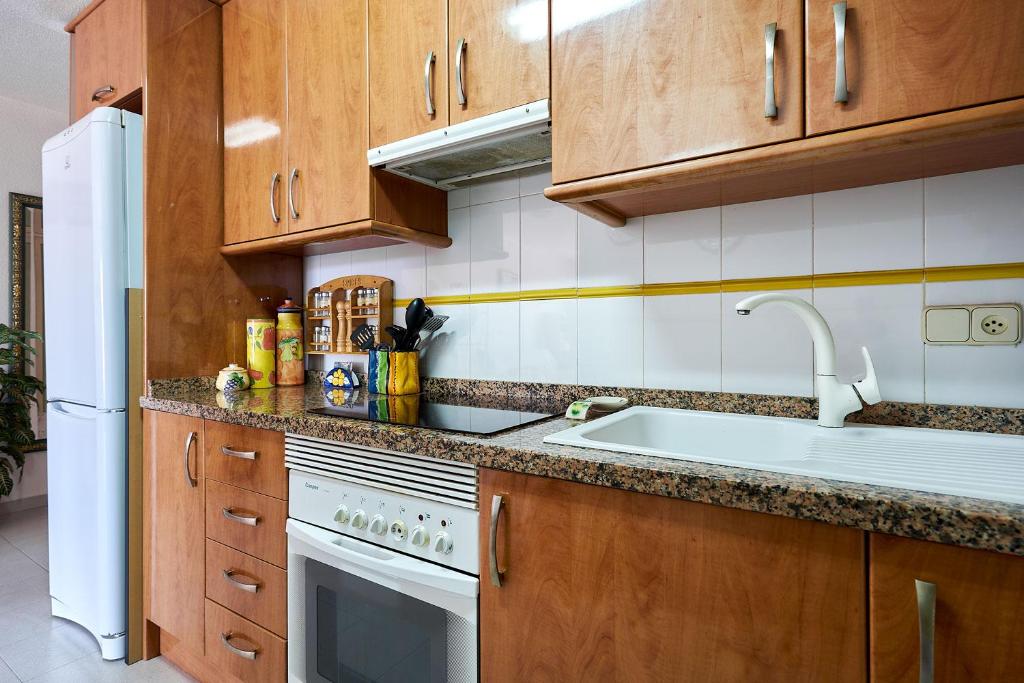 A kitchen or kitchenette at Espanhouse Olga apartment