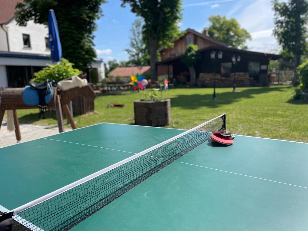 Stolní tenis v ubytování Hotel Weißbräu nebo okolí