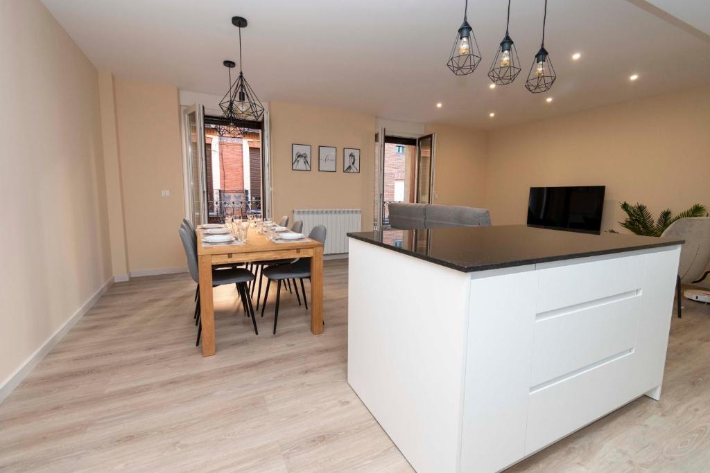 Espectacular piso en casco histórico-plaza Don Gutierre - 14