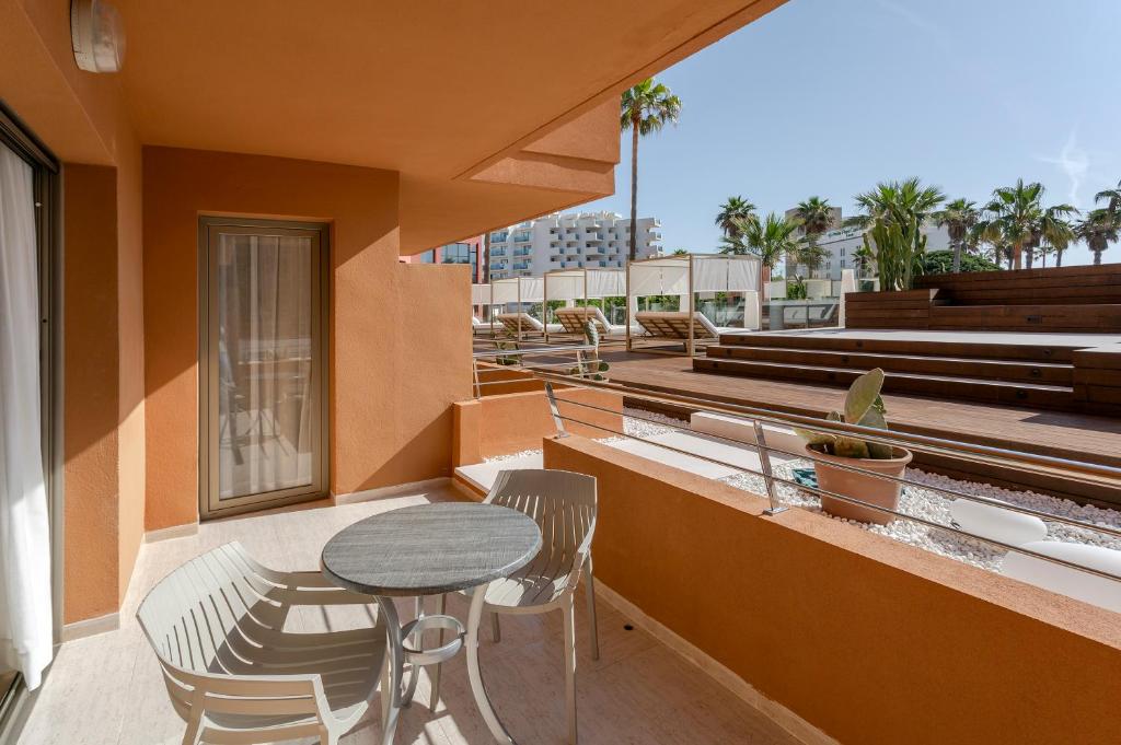 Uma varanda ou terraço em Marins Beach Club - Adults Only Hotel