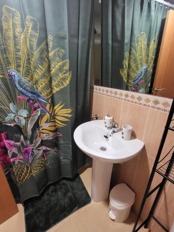 Kúpeľňa v ubytovaní ¡Apartamento cerca de la piscina en paraíso de Vera!