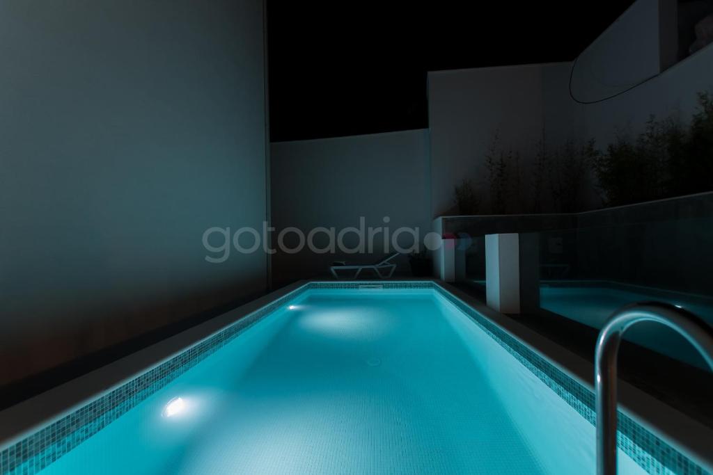 Bazén v ubytovaní Villa Smaragd - Saphir - Luxury Apartment With Shared Pool alebo v jeho blízkosti
