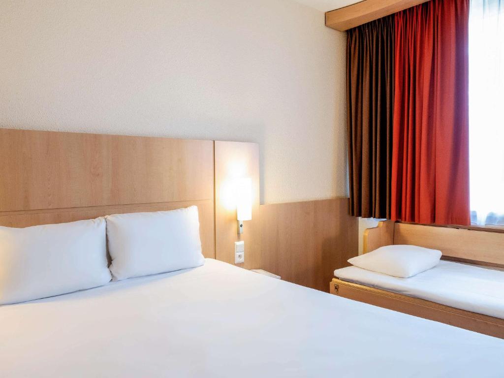 Postel nebo postele na pokoji v ubytování ibis Toulouse Aeroport