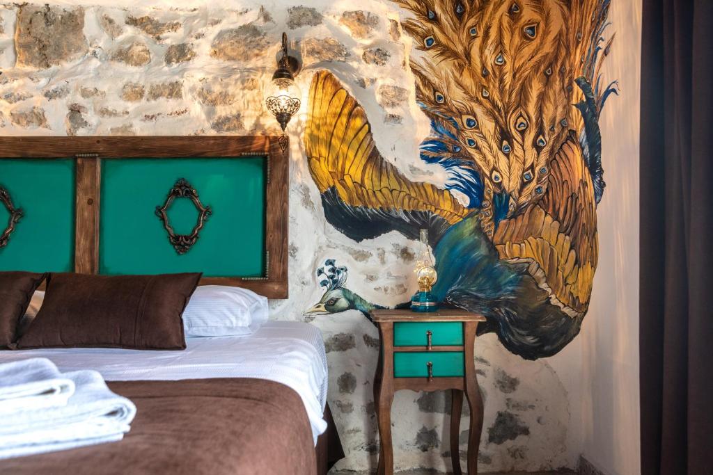 a bedroom with a painting of tigers on the wall at Pangea Sığacık Pansiyon & Bistro in Seferihisar