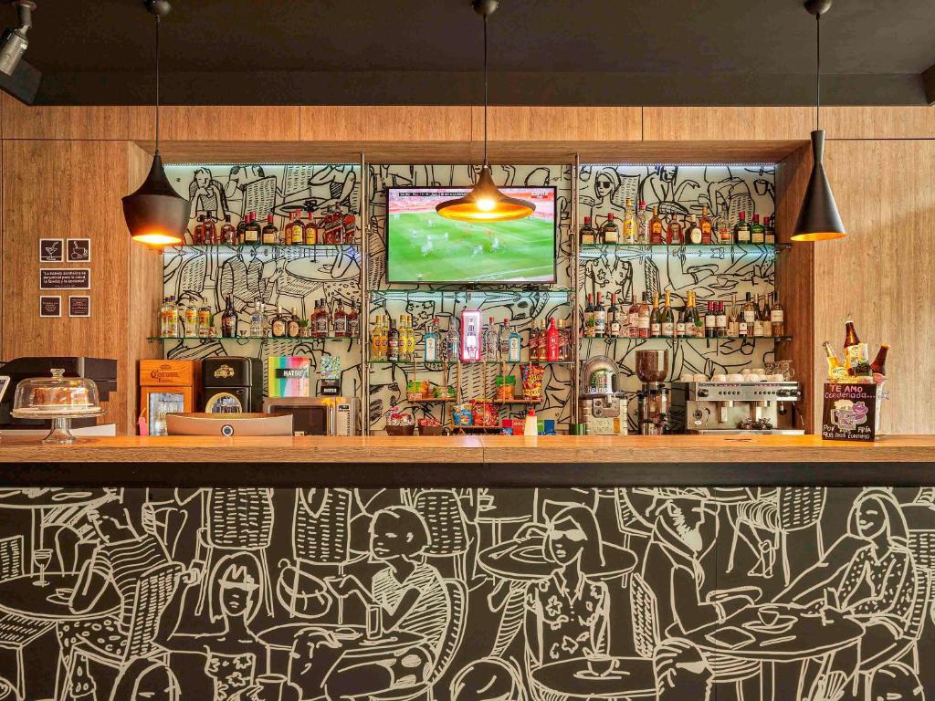 Lounge nebo bar v ubytování Hotel Ibis Cali Granada