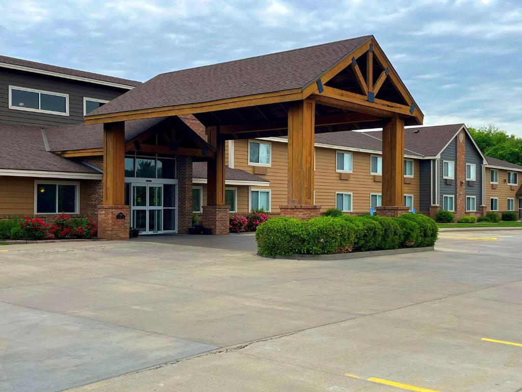 a building with a large pavilion in a parking lot at Quality Inn Atchison in Atchison