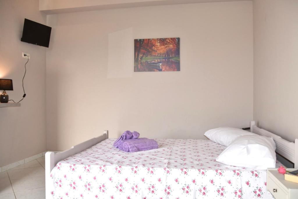 Postel nebo postele na pokoji v ubytování Anemomylos Apartments