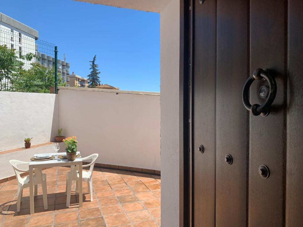 A balcony or terrace at A Estrenar Preciosa Suite-Céntrico-Con Jardín y Porche