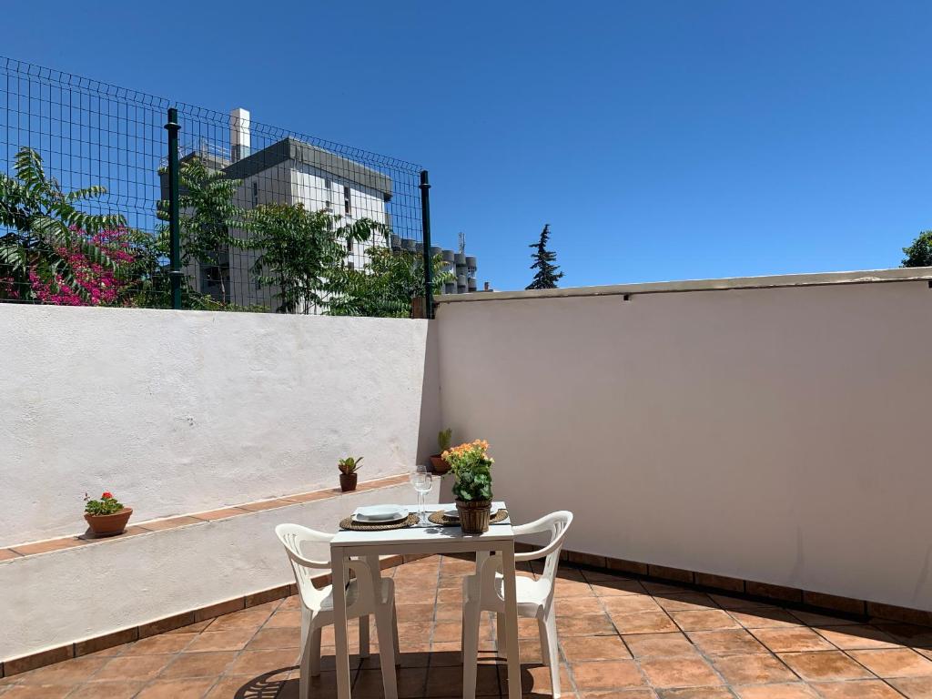 A balcony or terrace at A Estrenar Preciosa Suite-Céntrico-Con Jardín y Porche