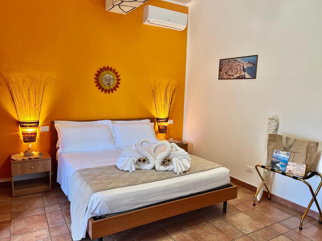 A bed or beds in a room at Tropea Casa Scirocco