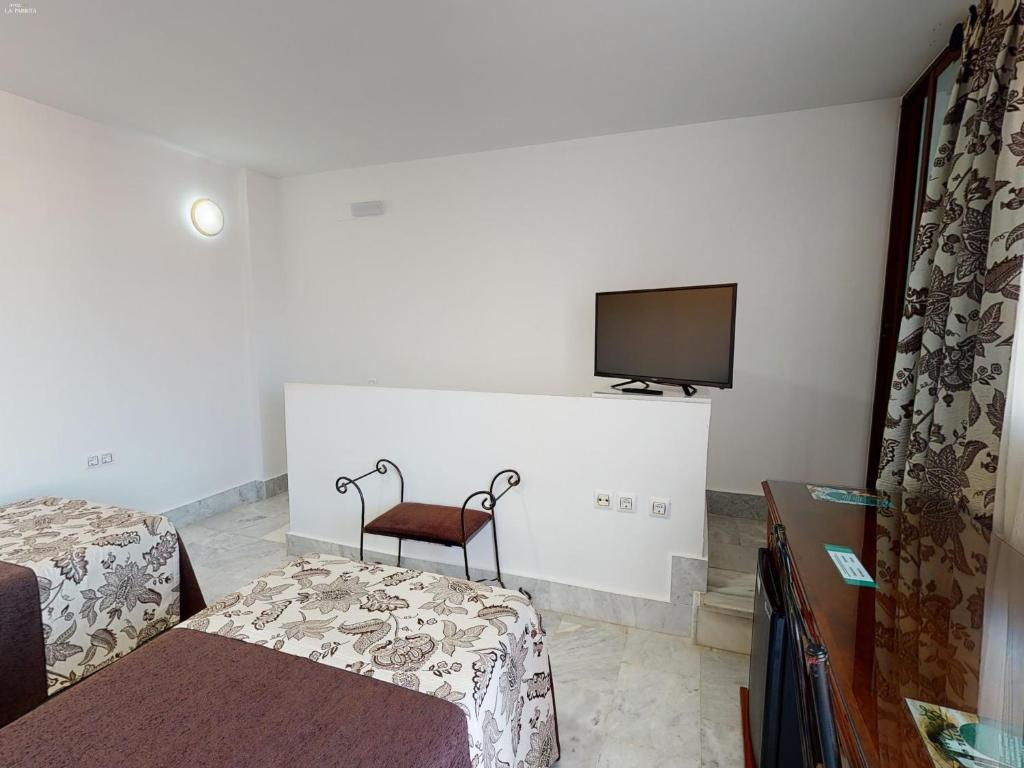 Telewizja i/lub zestaw kina domowego w obiekcie Hotel La Parrita