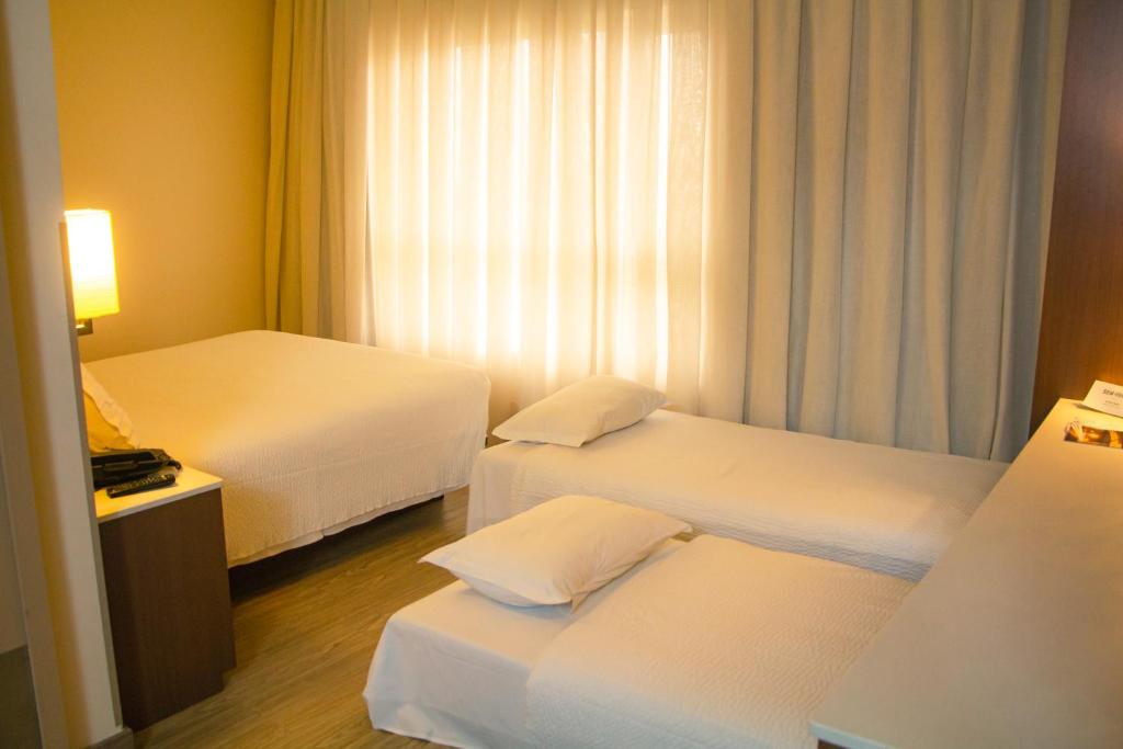 Postel nebo postele na pokoji v ubytování ibis Styles Curitiba Aeroporto