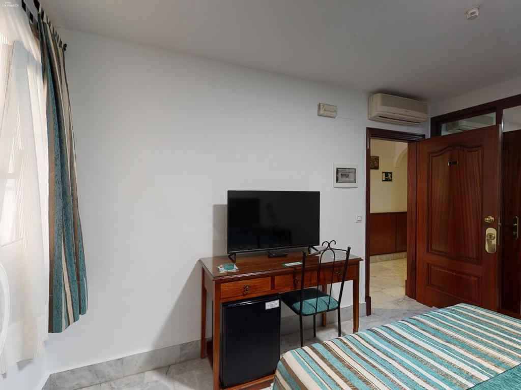 Telewizja i/lub zestaw kina domowego w obiekcie Hotel La Parrita