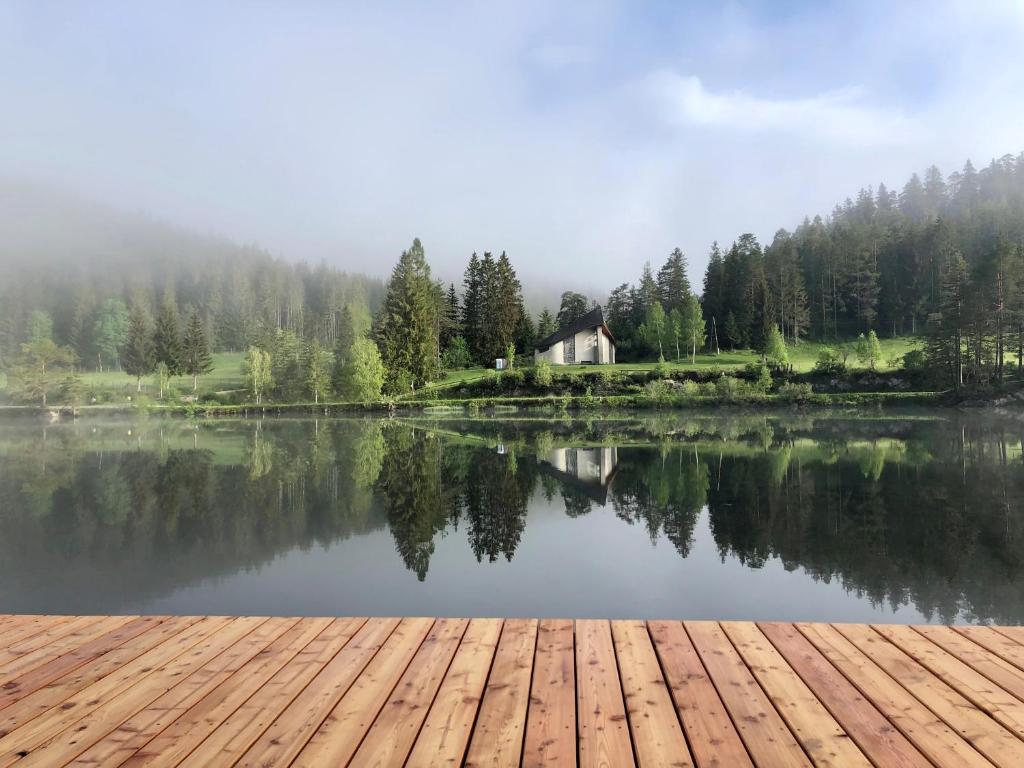 Un paisaje natural cerca del chalet de montaña