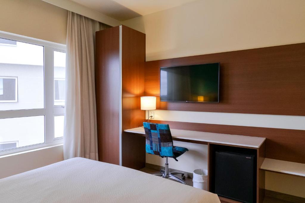Postel nebo postele na pokoji v ubytování ibis Styles Curitiba Aeroporto