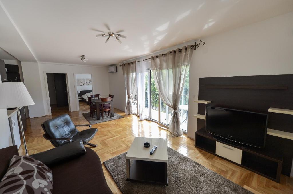 TV a/nebo společenská místnost v ubytování Park Srce Apartments