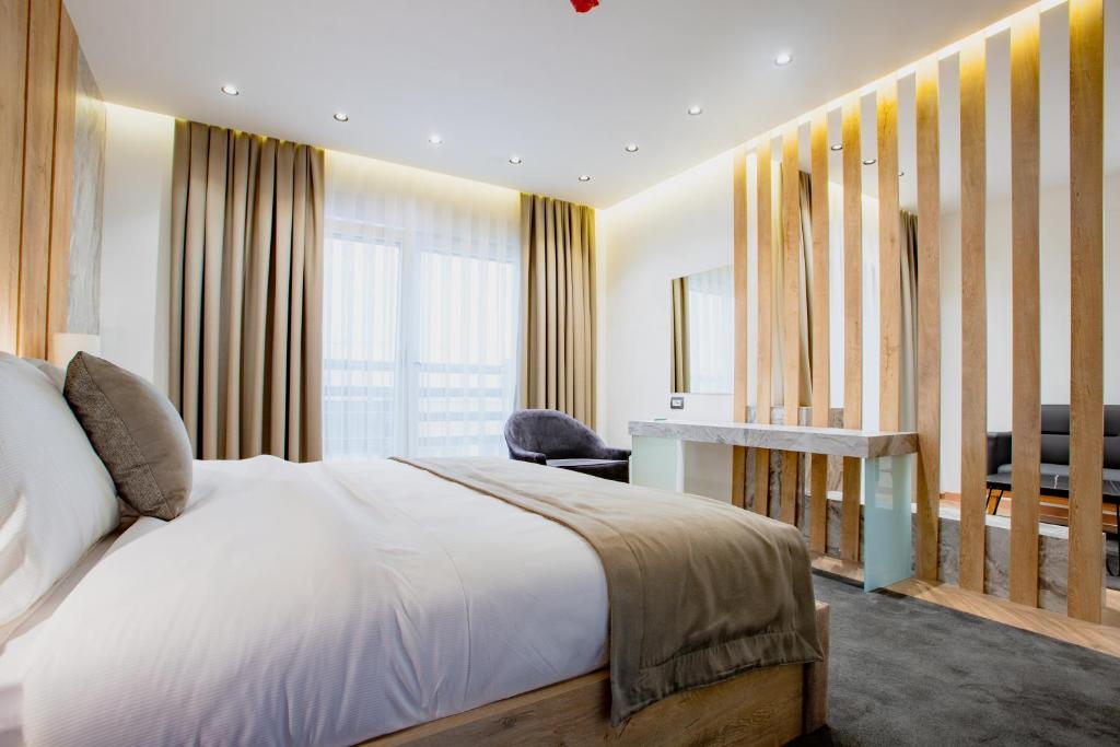 Postel nebo postele na pokoji v ubytování Ador Hotel