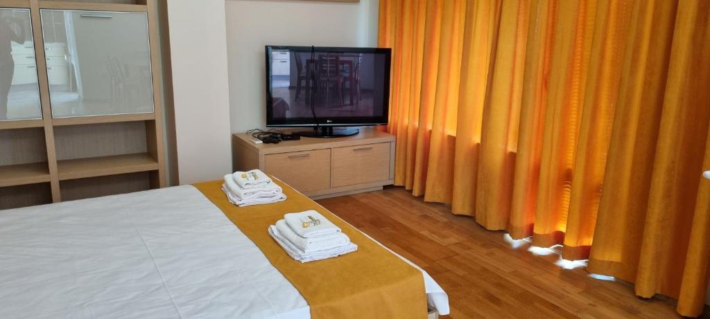 TV a/nebo společenská místnost v ubytování Dani beach Sozopol