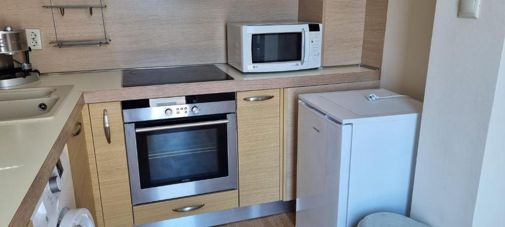 Kuchyň nebo kuchyňský kout v ubytování Dani beach Sozopol