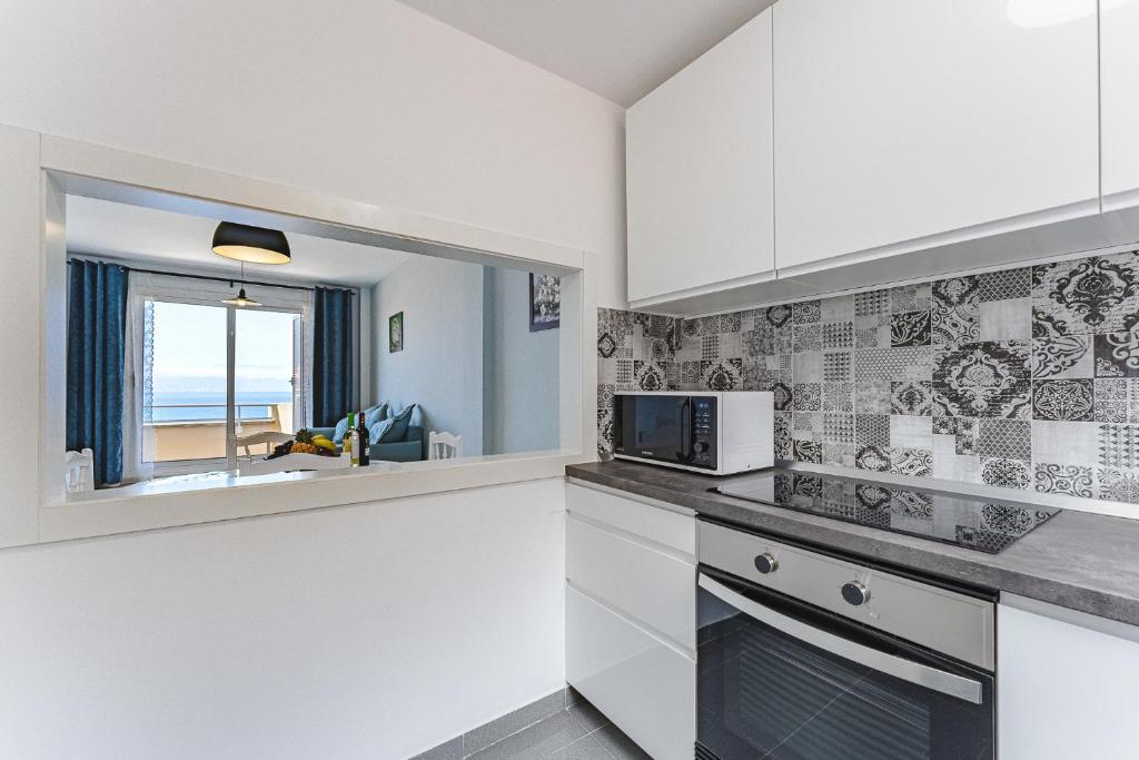 Kuchyň nebo kuchyňský kout v ubytování Santiago Astalavista sea view 4