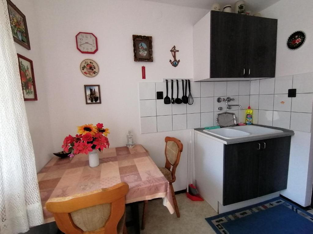 Kuchyň nebo kuchyňský kout v ubytování Ildikó Vendégház Hévíz