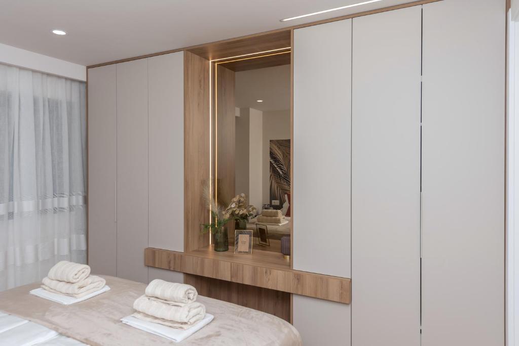 Posteľ alebo postele v izbe v ubytovaní Luxury Apartment See to Sea-Sea&City view