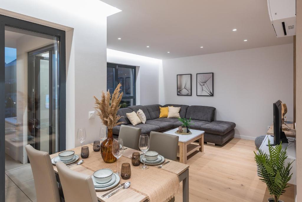 Posedenie v ubytovaní Luxury Apartment See to Sea-Sea&City view