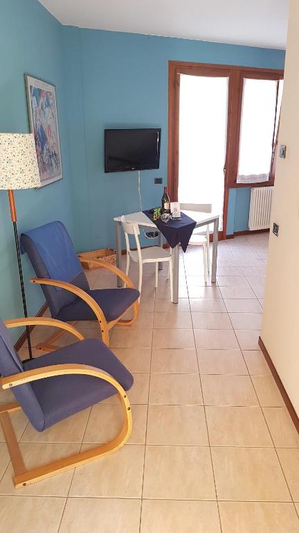 A television and/or entertainment centre at Apartment Alberto
