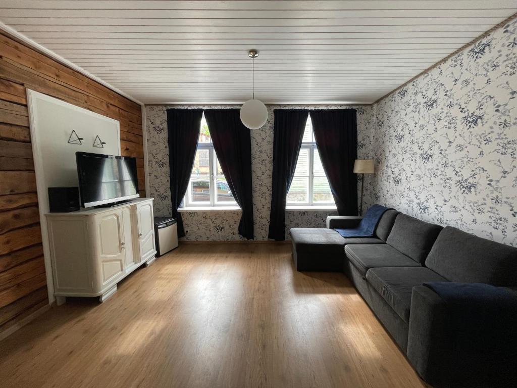 a living room with a couch and a tv at Suur-Mere Guesthouse in Haapsalu