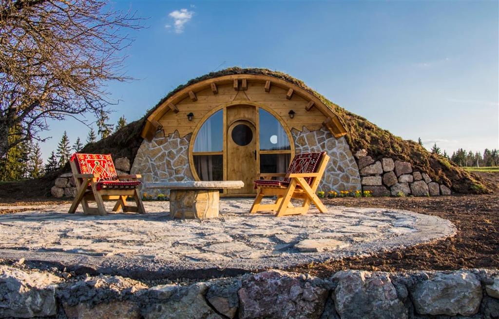 Fotografie z fotogalerie ubytování Mountain bungalows and a Hobbit House - Jazavčije Rupe v destinaci Han Pijesak