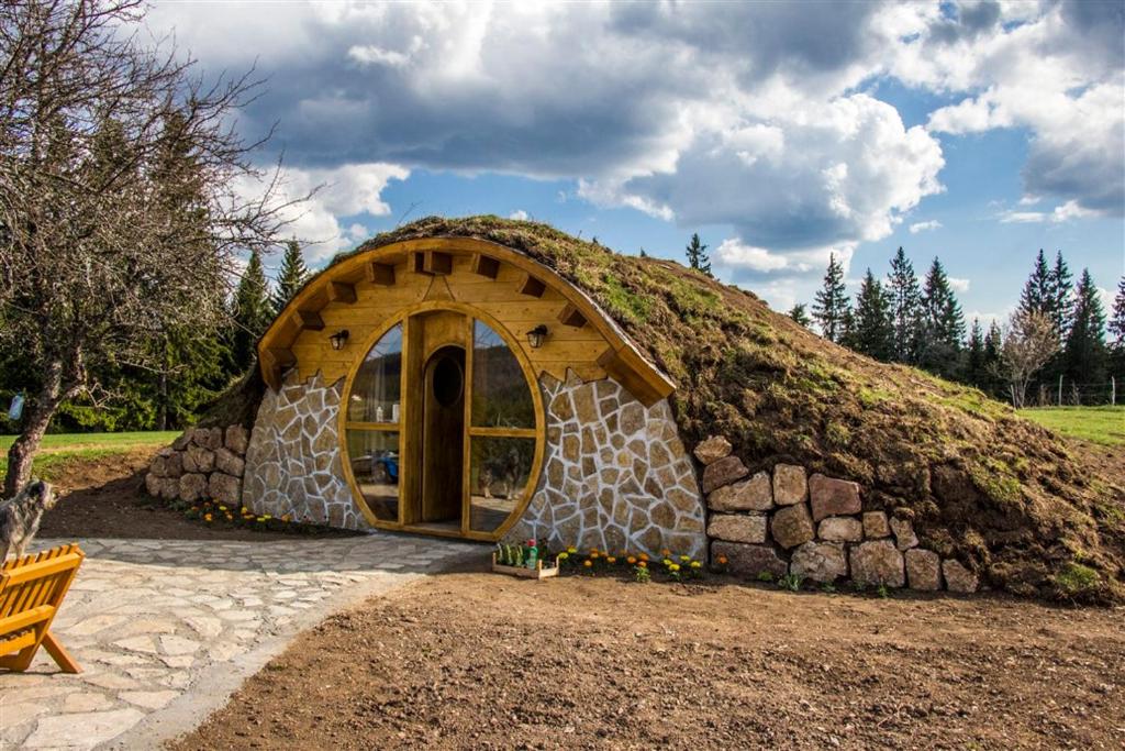 Zahrada ubytování Mountain bungalows and a Hobbit House - Jazavčije Rupe