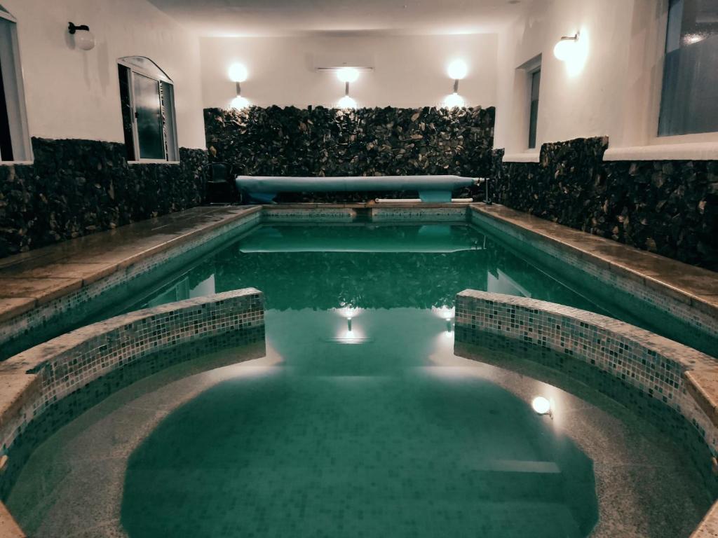 Bazén v ubytování Hotel Mesón Do Vento nebo v jeho okolí