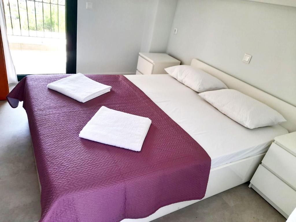 Posteľ alebo postele v izbe v ubytovaní Spacious Holiday House with Shared Pool