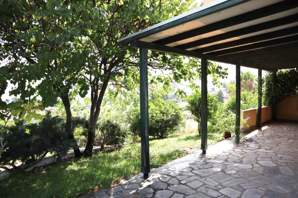 Vonkajšia záhrada v ubytovaní Spacious Holiday House with Shared Pool