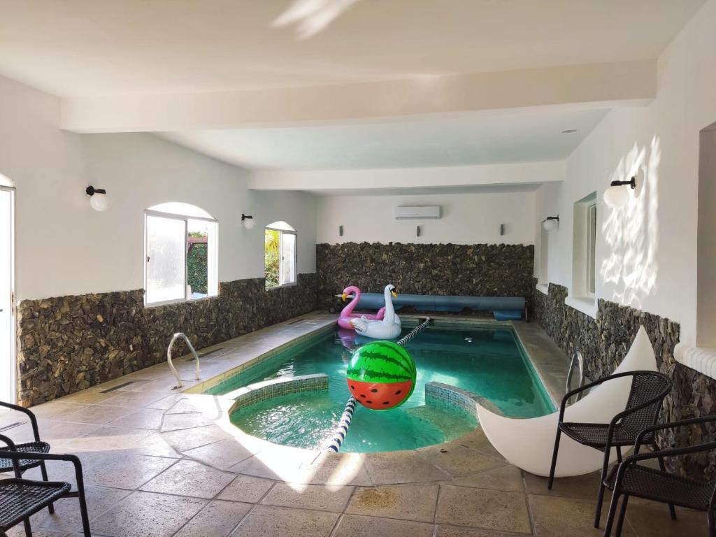 Bazén v ubytování Hotel Mesón Do Vento nebo v jeho okolí